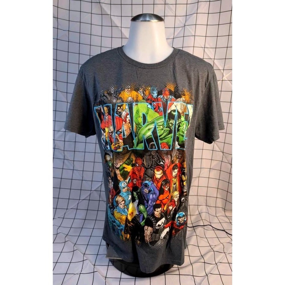 Marvel Comics ~ Group Shot Graphic T-Shirt‎ ~ Grey ~ Men's Size Medium